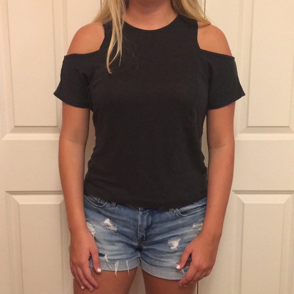 Grey Zara t-shirt with cutouts on the shoulders